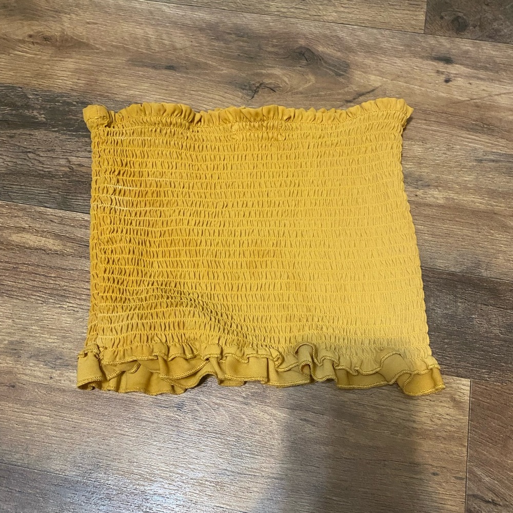 RESELL cute yellow crop top :)